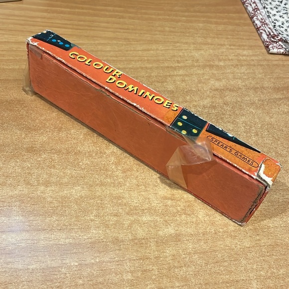 Colour Dominoes game in box. Vintage. - Picture 2 of 4
